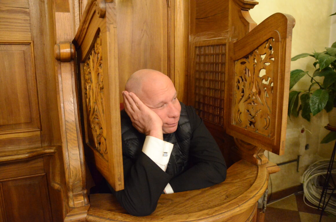 Tłumy kolędowały w Biłgoraju. Przy fortepianie burmistrz (FOTO+VIDEO) - Zdjęcie główne