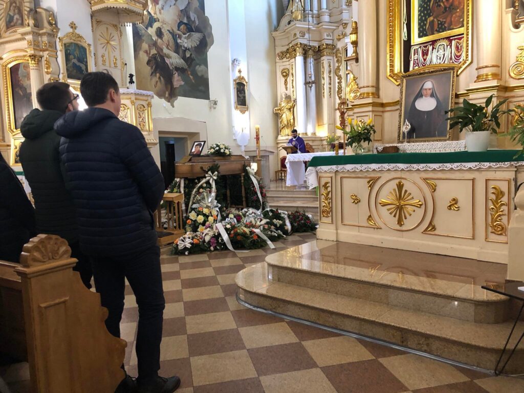 Ostatnie pożegnanie byłej dyrektor szkoły w Biłgoraju - Zdjęcie główne