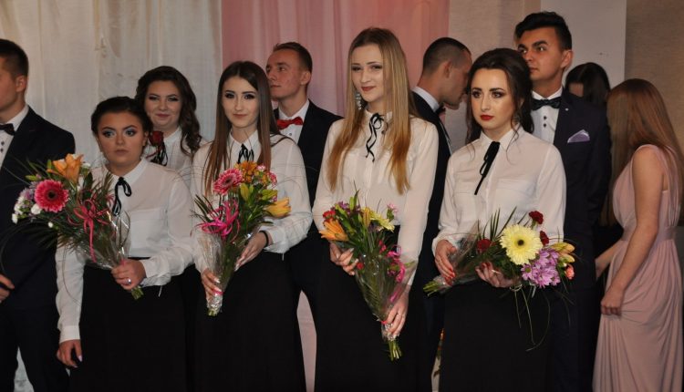 Dziś ostatnie studniówki w powiecie biłgorajskim. I dopiero ... pierwsza w Biłgoraju (FOTO) - Zdjęcie główne