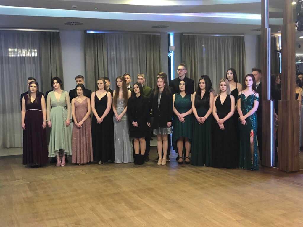 Biłgorajski Zespół Szkół na studniówce w Janowie Lubelskim (FOTO) - Zdjęcie główne