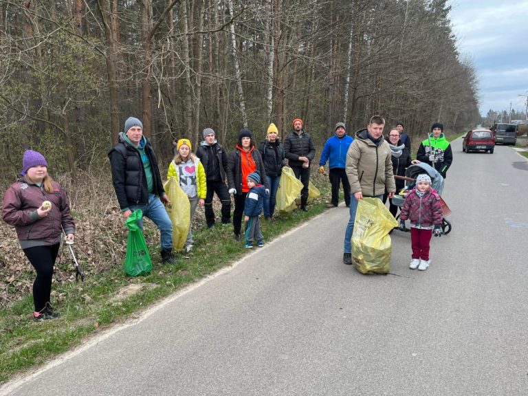 Sołectwo sprząta swoją gminę (foto) - Zdjęcie główne