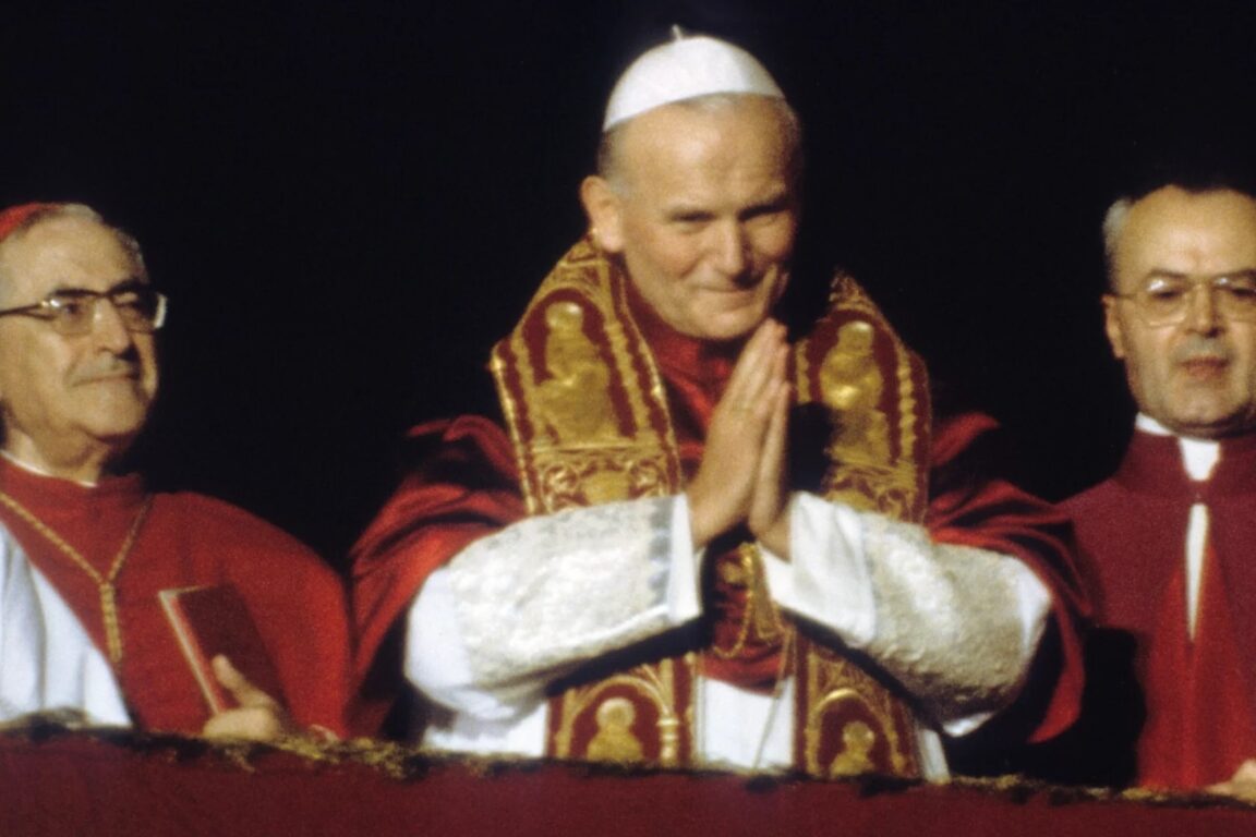 Radni powiatu biłgorajskiego w obronie dobrego imienia Jana Pawła II - Zdjęcie główne