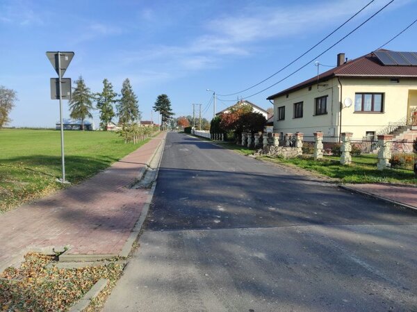 Obsza: Jest wykonawca ostatniego chodnika przy drodze powiatowej - Zdjęcie główne