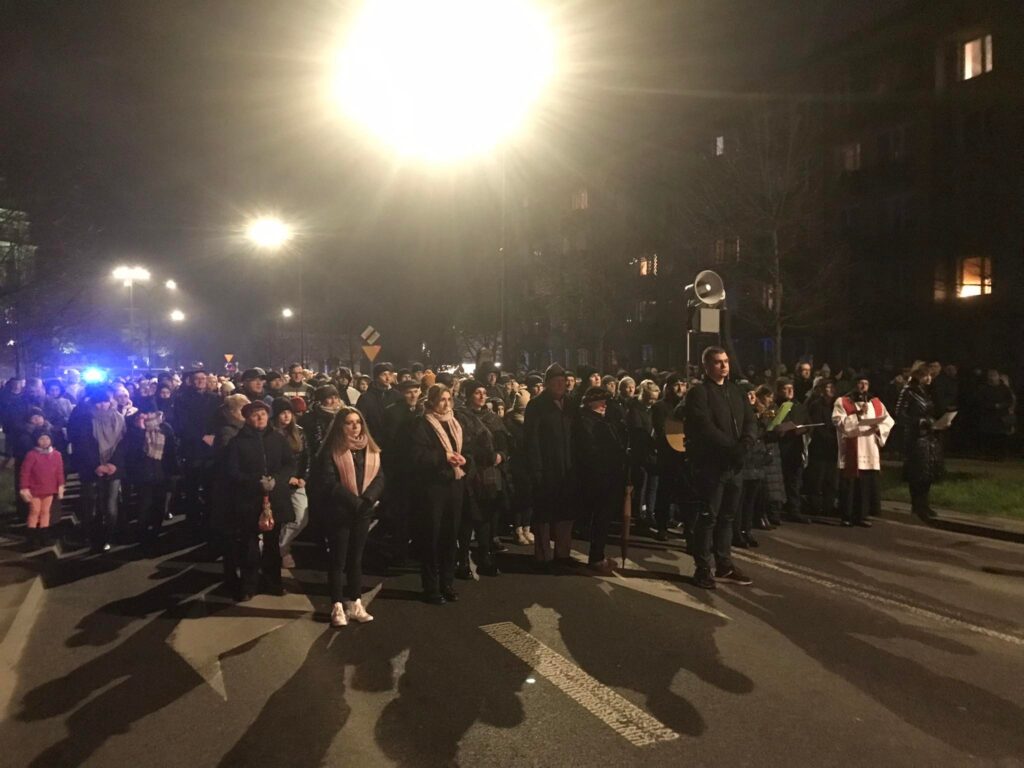 Tłumy na Drodze Krzyżowej ulicami Biłgoraja (foto) - Zdjęcie główne