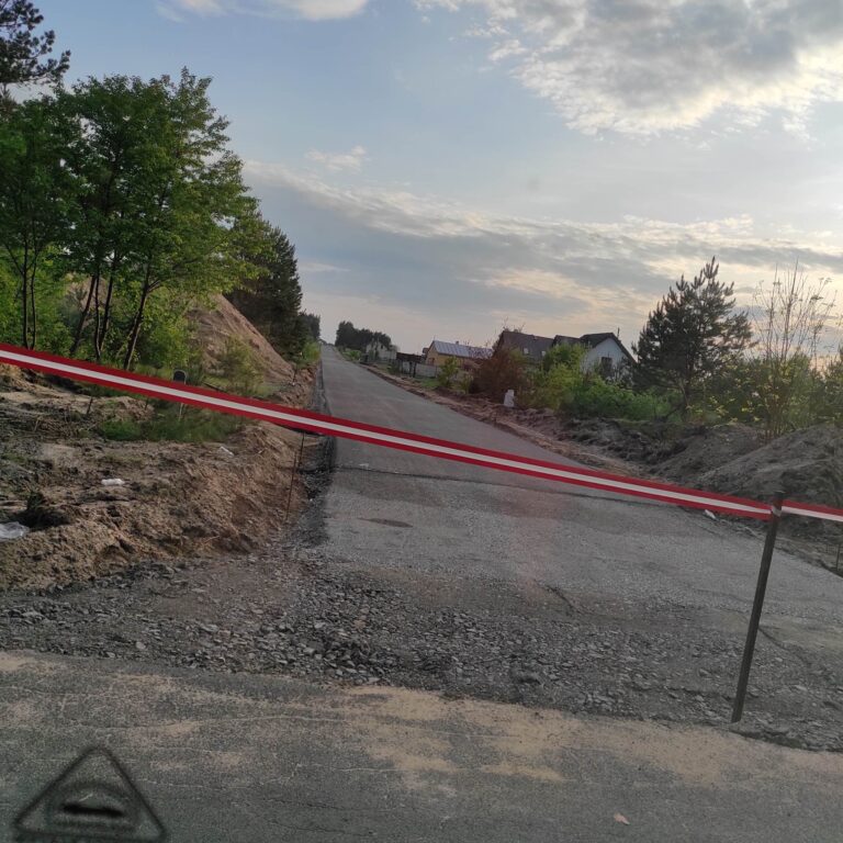 Nowa droga w gminie Biłgoraj. Mieszkańcy pokazują (foto) - Zdjęcie główne