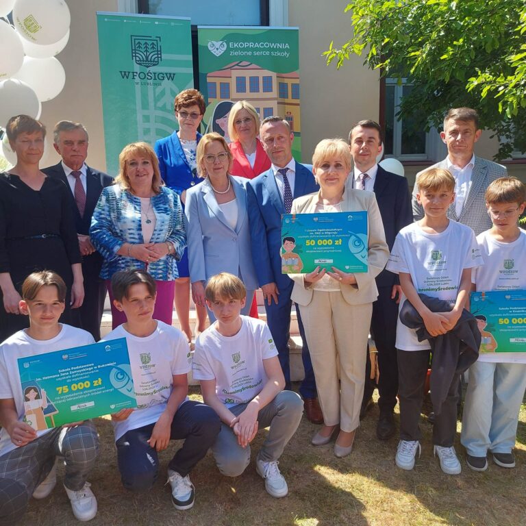 Jest dofinansowanie dla naszych szkół. Dziś odebrały czeki - Zdjęcie główne