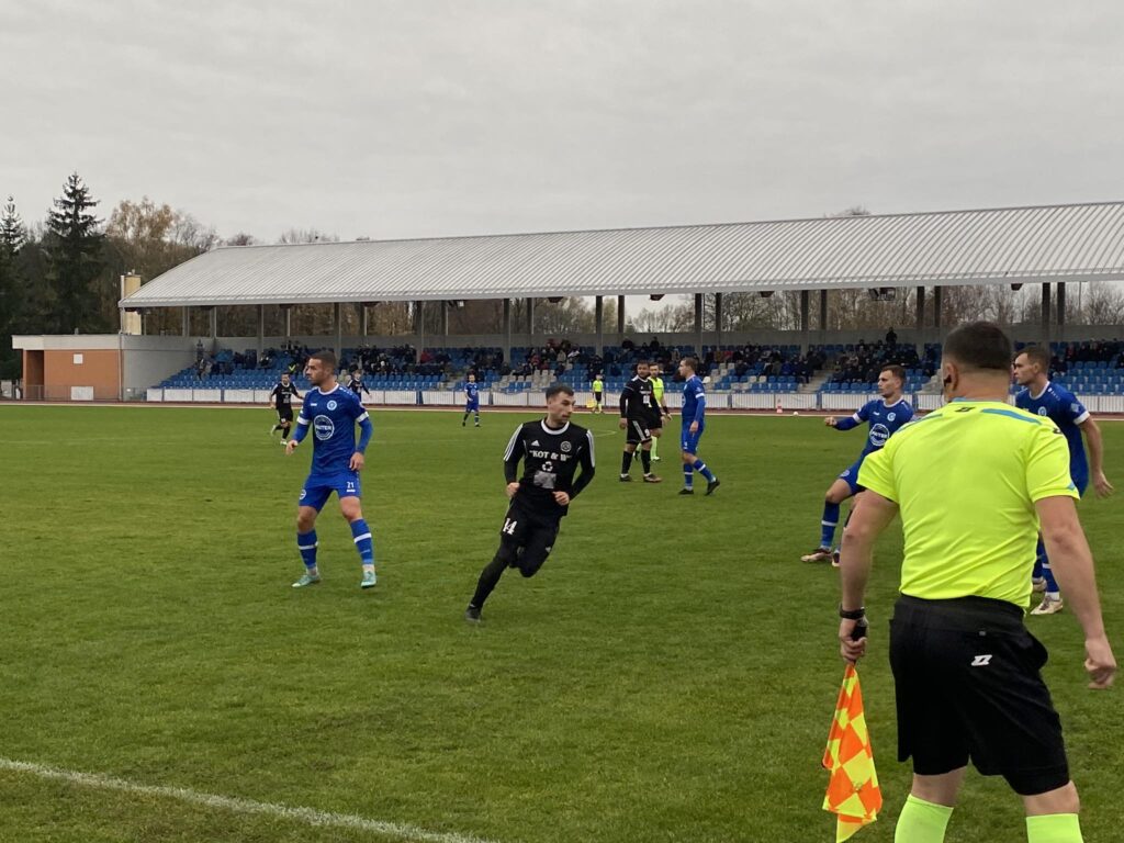 Łada Biłgoraj wygrywa na swoim stadionie! (foto) - Zdjęcie główne