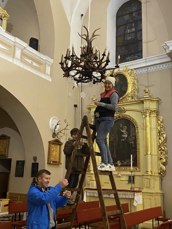 Józefów już gotowy. Parafianie przejęli kościół (foto) - Zdjęcie główne