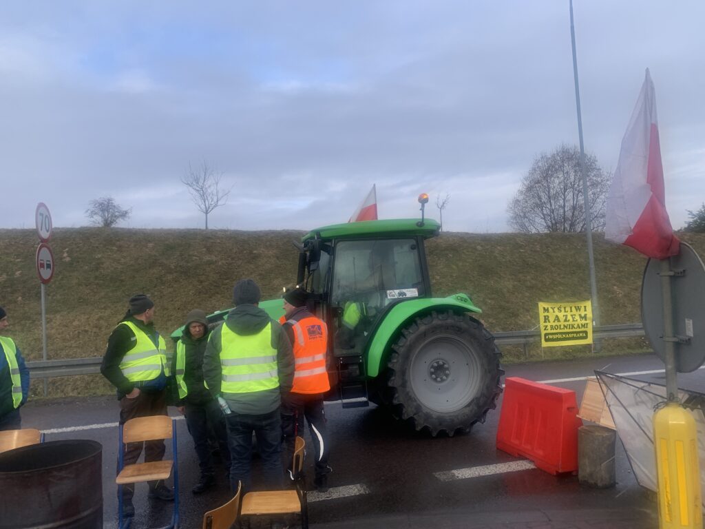 Rolnicy z Tarnogrodu blokują granicę. Mówią nam co dalej (foto) - Zdjęcie główne