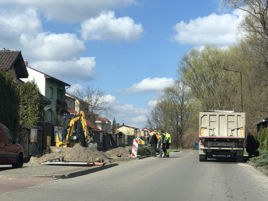 Ten chodnik podzielił Biłgoraj. A budowa właśnie ruszyła (foto) - Zdjęcie główne