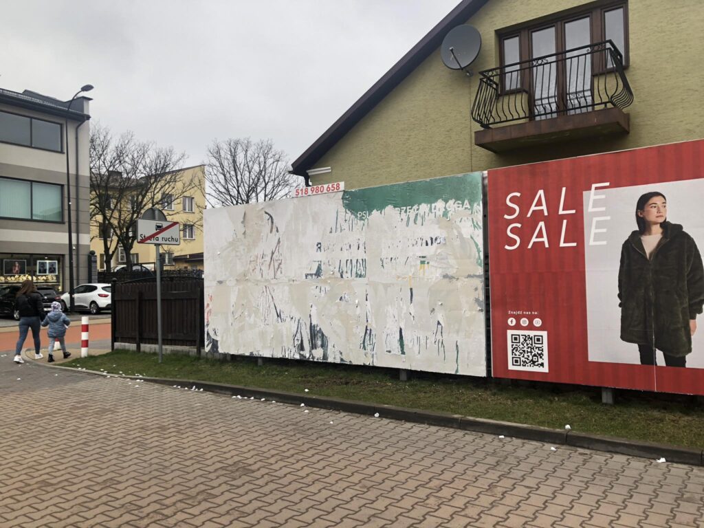 Baner już zniknął z Biłgoraja. Sprawą zajmie się sąd (foto) - Zdjęcie główne