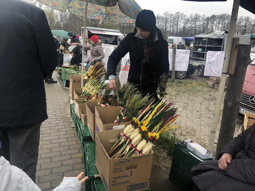 Sobotni targ w Biłgoraju ma bohaterów (foto) - Zdjęcie główne