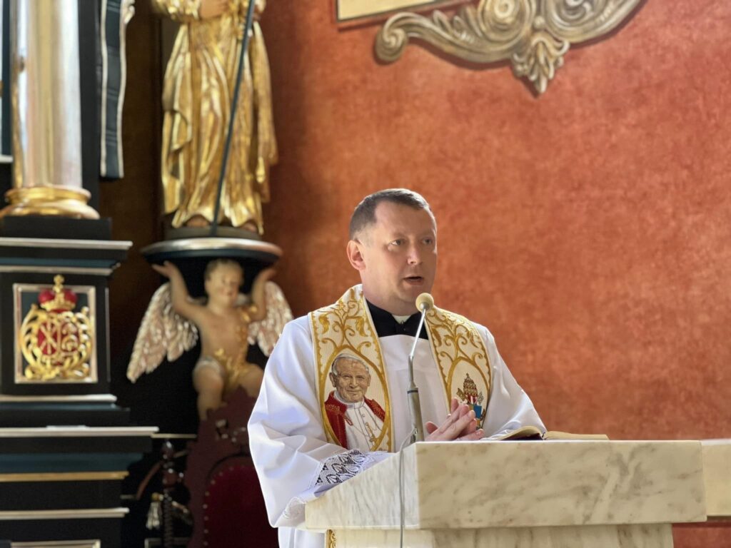 Goraj poświęcił pokarmy. Nawet w krótkich rękawach! (foto) - Zdjęcie główne