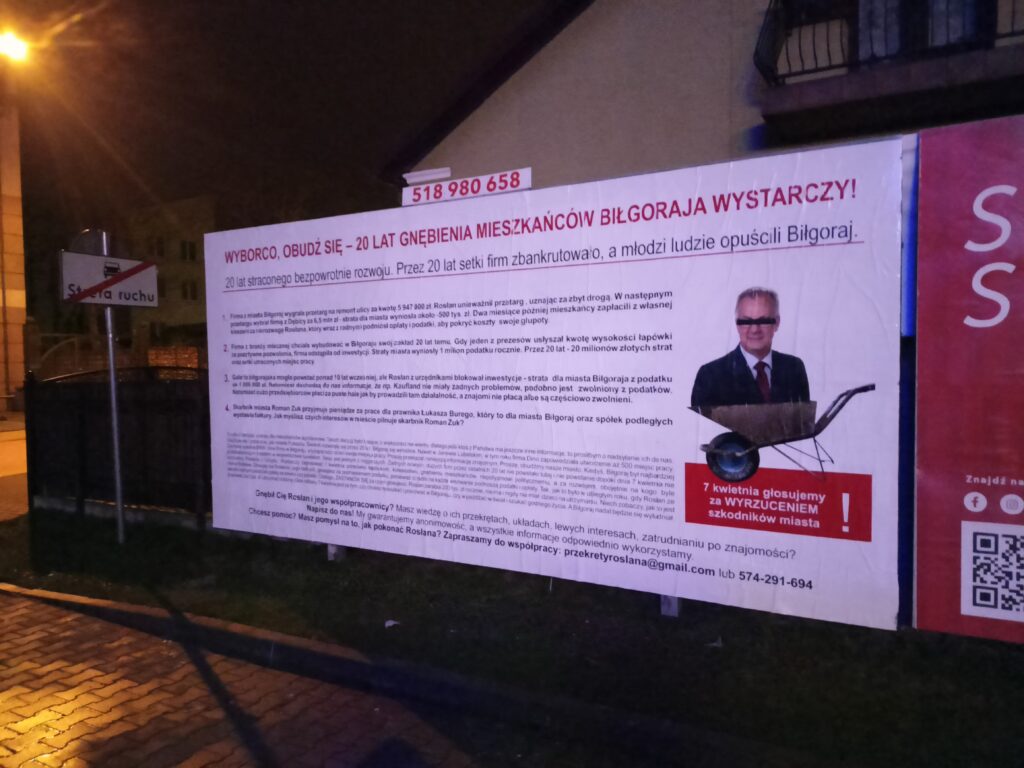 Obraźliwy baner wyborczy w Biłgoraju. Burmistrz z paskiem na oczach (foto) - Zdjęcie główne