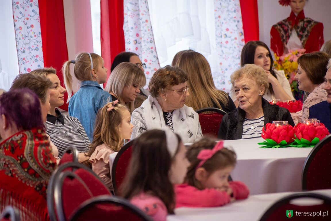 Uff. W Tereszpolu też są kobiety (foto) - Zdjęcie główne