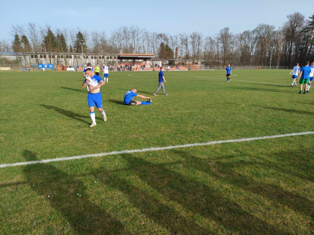 Włókniarz przegrał choć prowadził. Gra klasa A - Zdjęcie główne