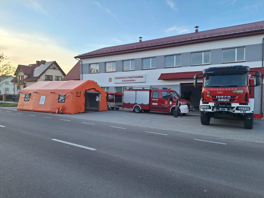 Strażacy z Aleksandrowa postawieni na nogi  (foto) - Zdjęcie główne