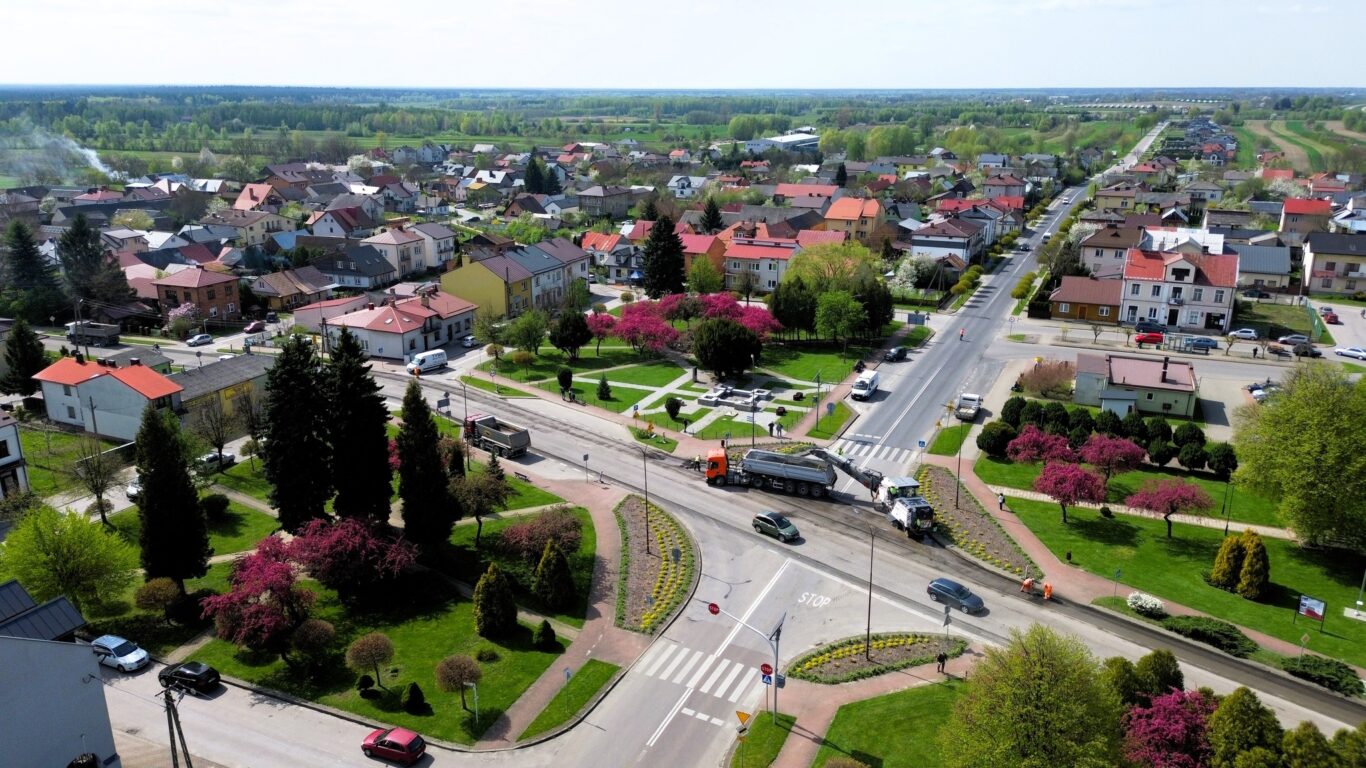 Frampol obserwuje drogowców. Zdążą? (foto) - Zdjęcie główne