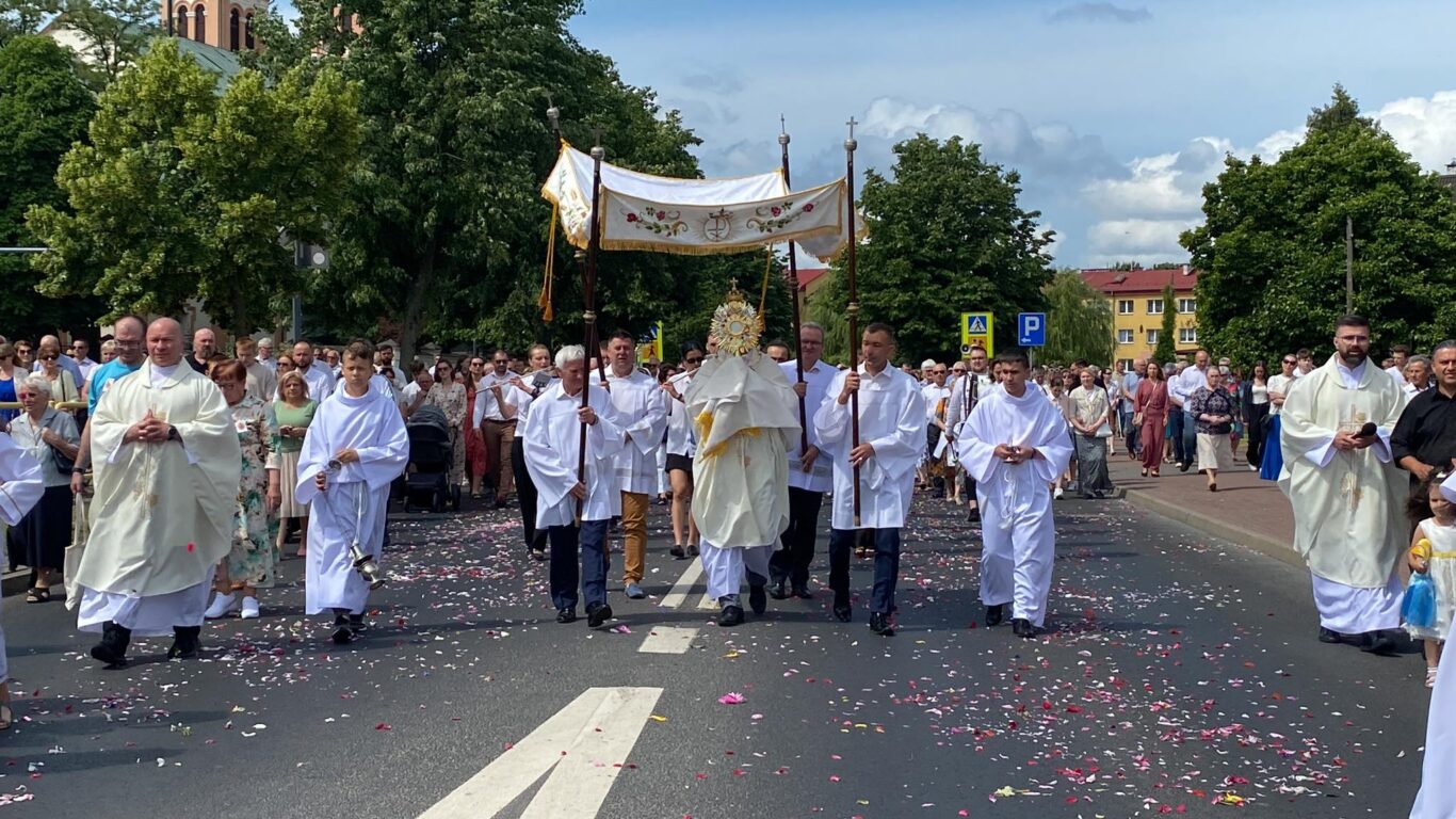 Boże Ciało w parafii Trójcy Świętej i WNMP w Biłgoraju (foto,video) - Zdjęcie główne