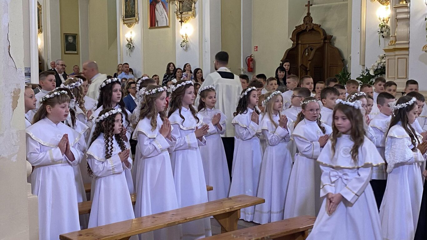 Sezon komunijny rozpoczęty (parafia Trójcy Świętej i WNMP w Biłgoraju) - Zdjęcie główne