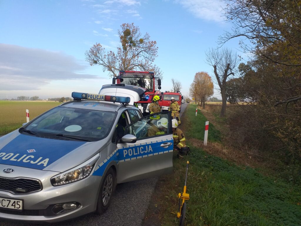 Wypadek w gminie Księżpol. Samochód w rowie - Zdjęcie główne