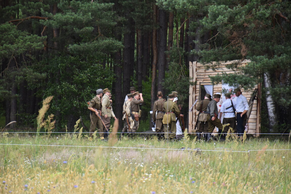 Wybuchy i strzały w Osuchach (foto) - Zdjęcie główne