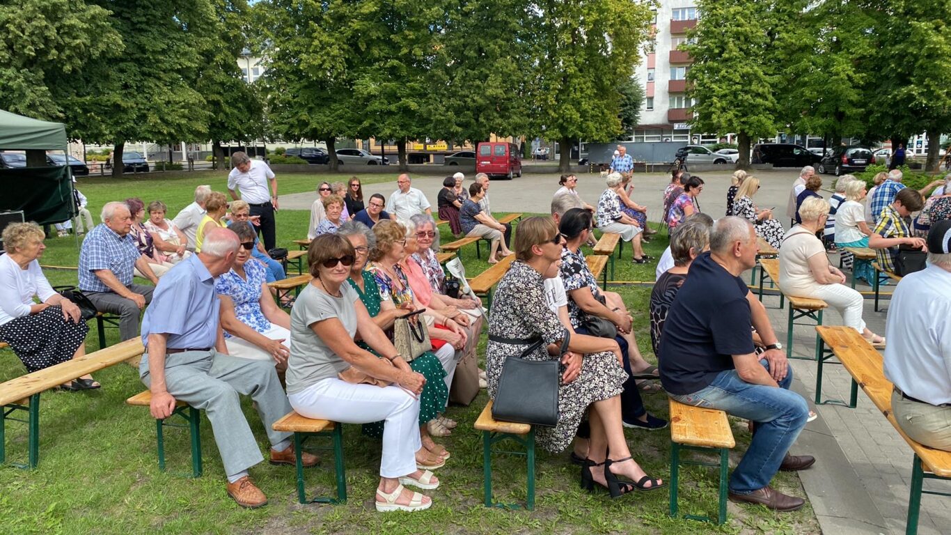 Chórzyści nie przejmują się EURO. W Biłgoraju śpiewają (foto,video) - Zdjęcie główne