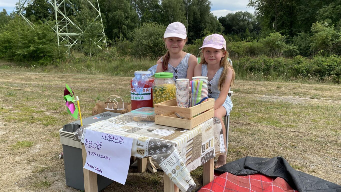 Rezolutne dziewięciolatki z Biłgoraja podbijają serca (foto) - Zdjęcie główne