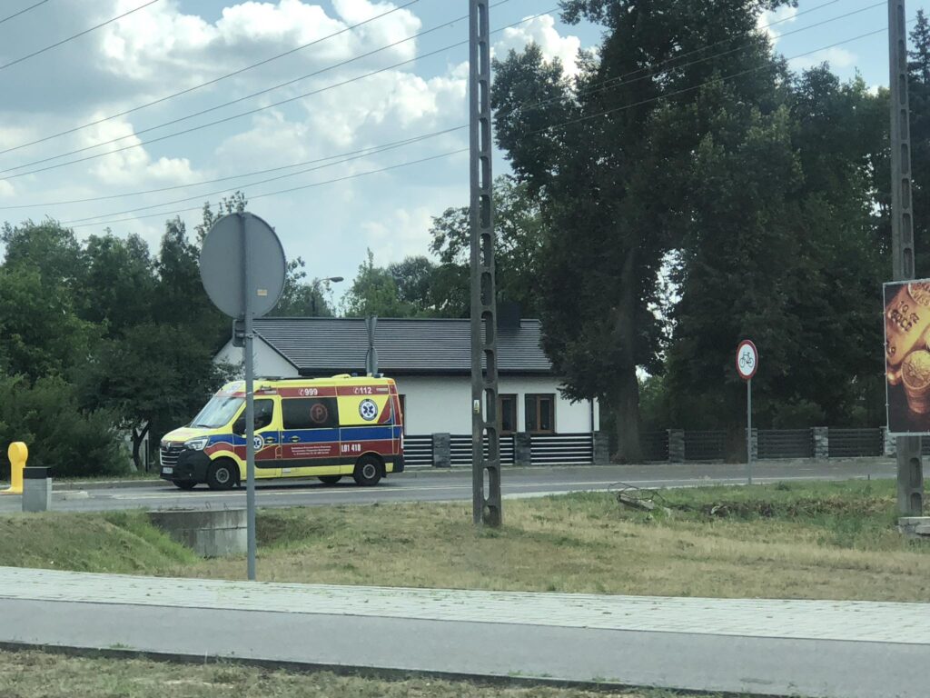 Niebezpiecznie na ulicy w Biłgoraju. Policja kieruje ruchem (foto) - Zdjęcie główne