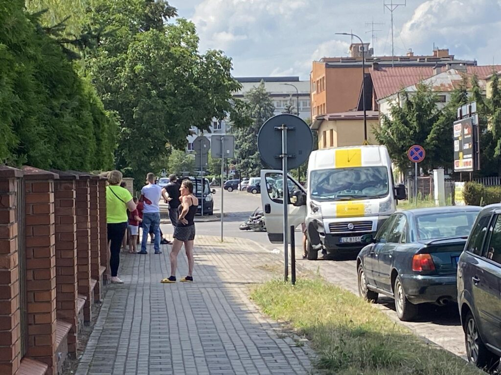 Wypadek w Biłgoraju. Mężczyzna w szpitalu (foto) - Zdjęcie główne