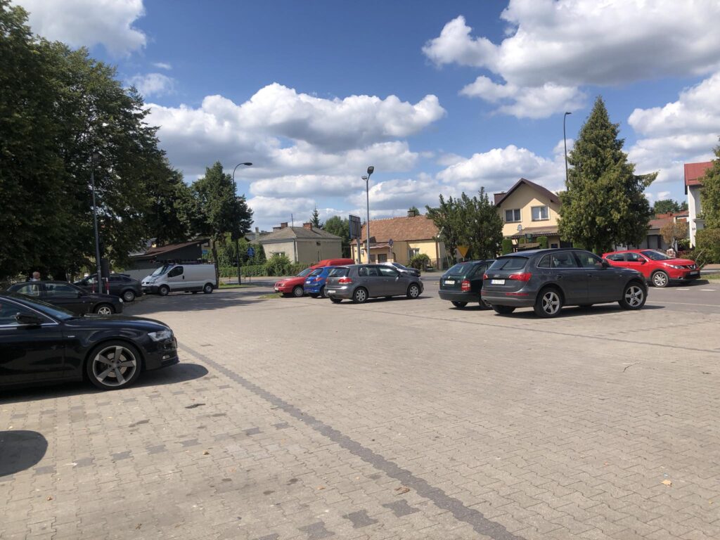 Ten parking jest już płatny. Właśnie postawili parkomat - Zdjęcie główne