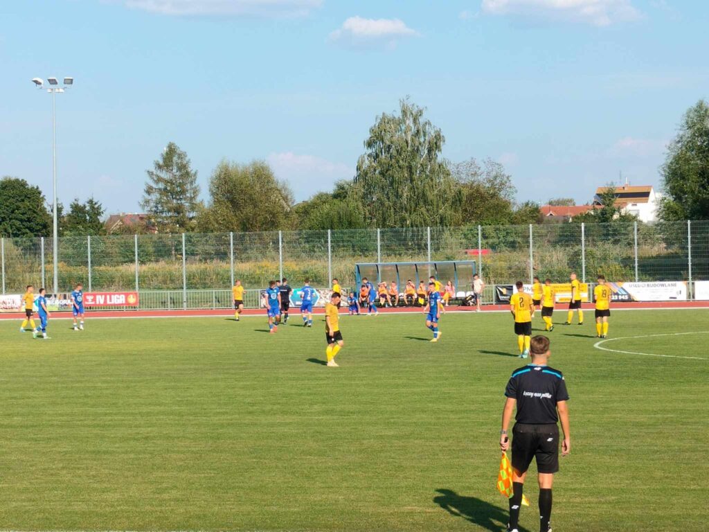 Łada pewnie wygrywa w IV lidze (foto) - Zdjęcie główne