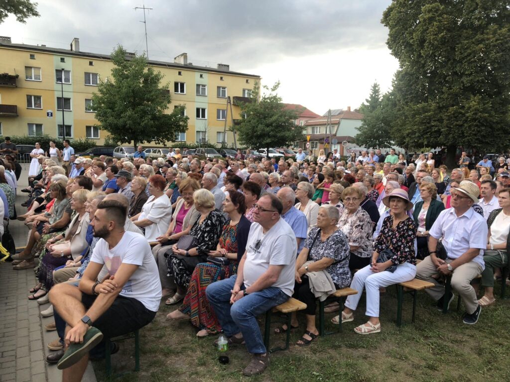 Ale ludzi w Biłgoraju! To jest już koniec (foto) - Zdjęcie główne