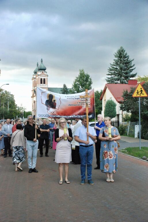 Kto na ulicach Biłgoraja modlił się za ojczyznę?  (foto) - Zdjęcie główne