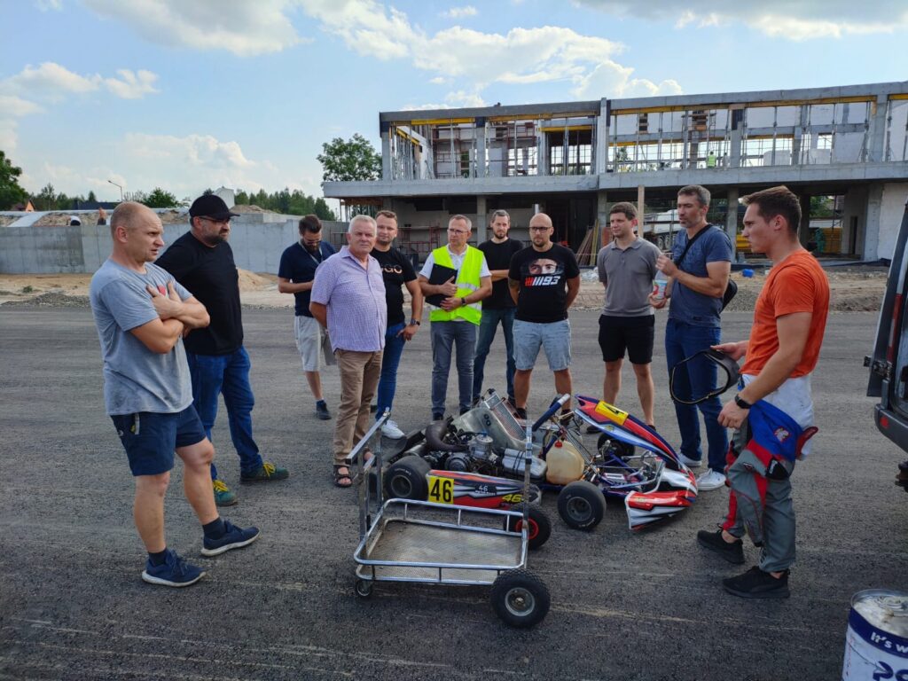 Już jeżdżą po torze na Autodromie Biłgoraj! (foto) - Zdjęcie główne