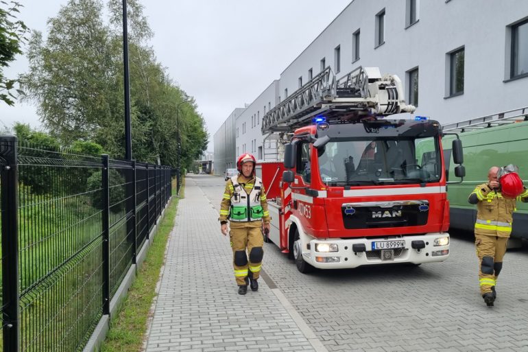 Ewakuacja zakładu produkcyjnego w Biłgoraju (foto) - Zdjęcie główne