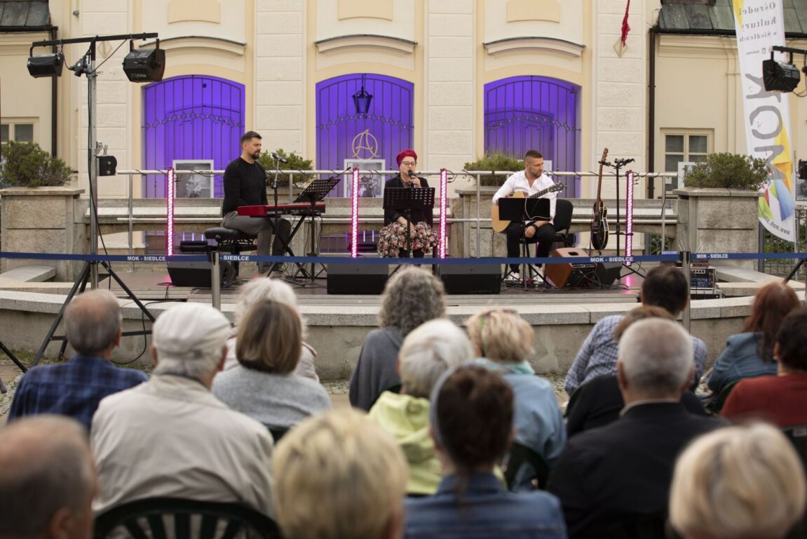 Józefów: Nastrojowy koncert plenerowy - Zdjęcie główne