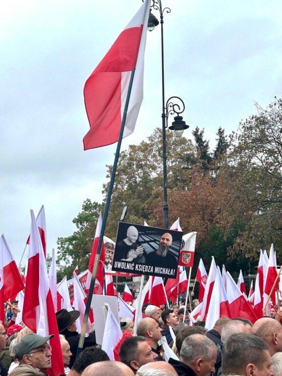 Radny z Ziemi Biłgorajskiej protestuje. Mówi o łamaniu prawa(foto) - Zdjęcie główne