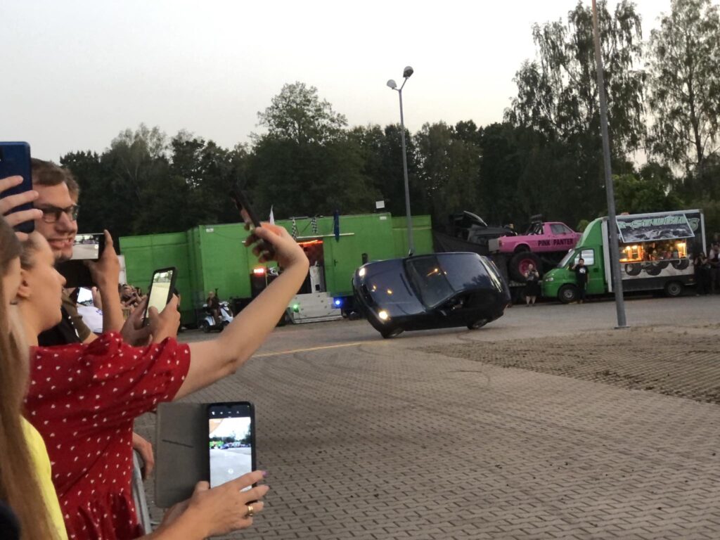 Widowiskowo w Biłgoraju. Trwa "Monster Truck Show"  (foto,video) - Zdjęcie główne