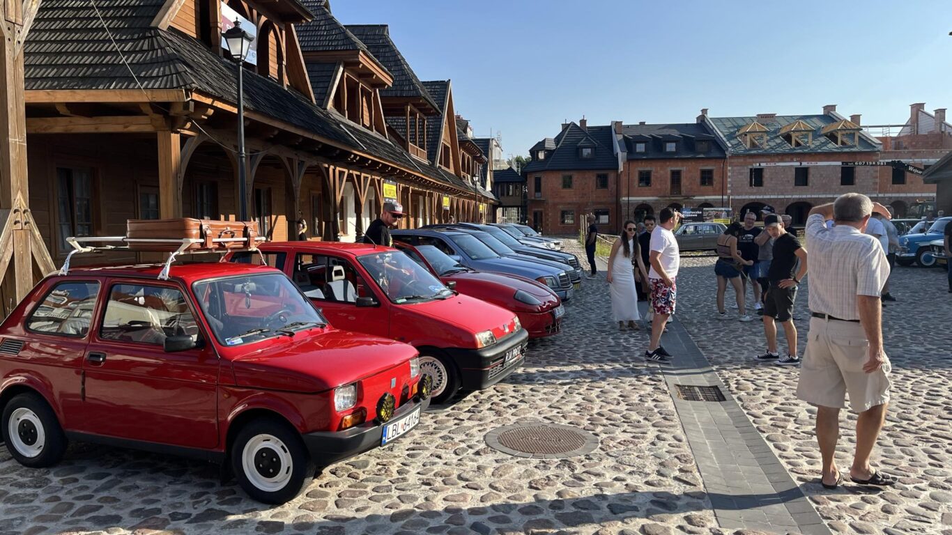 Motoryzacyjne klasyki podbijają dziś Biłgoraj   (foto) - Zdjęcie główne