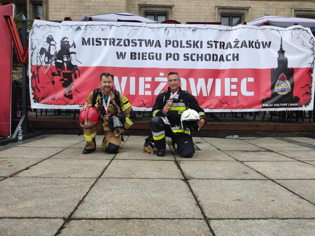 Strażacy z Ziemi Biłgorajskiej pobiegli po schodach. Jak wypadli na tle Polski?  (foto) - Zdjęcie główne