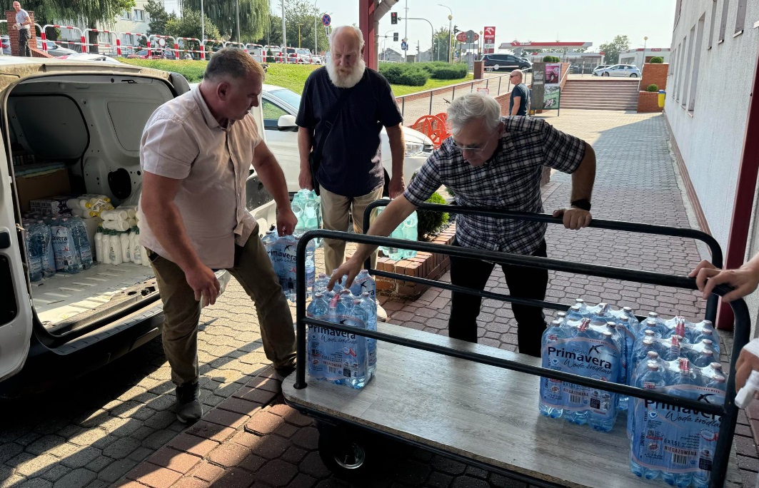 Mieszkanka chce pomóc. Odbierze i zawiezie paczki z powiatu - Zdjęcie główne