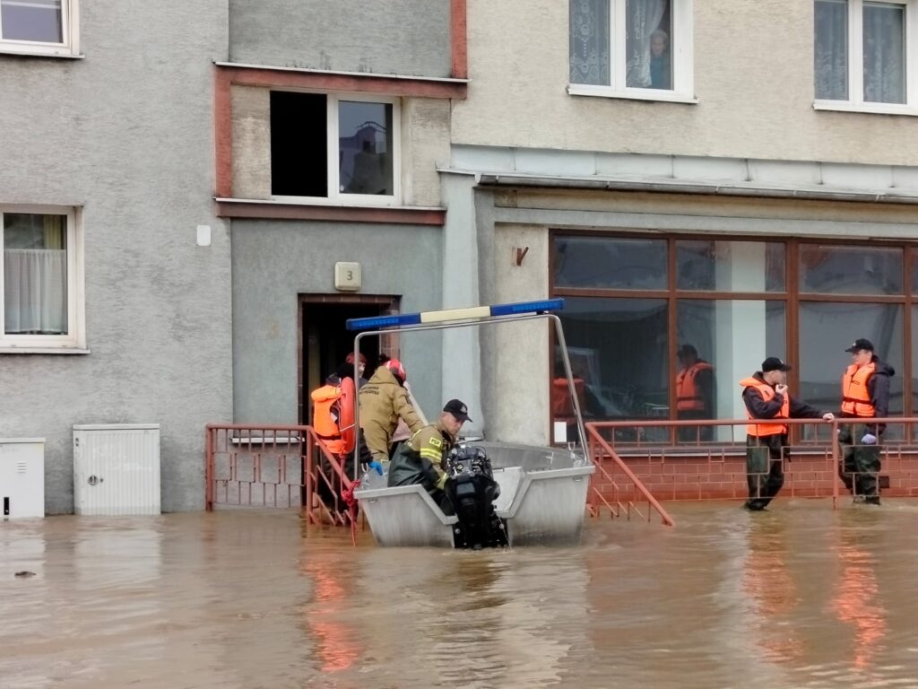 Strażacy z Józefowa z pomocą dla powodzian - Zdjęcie główne