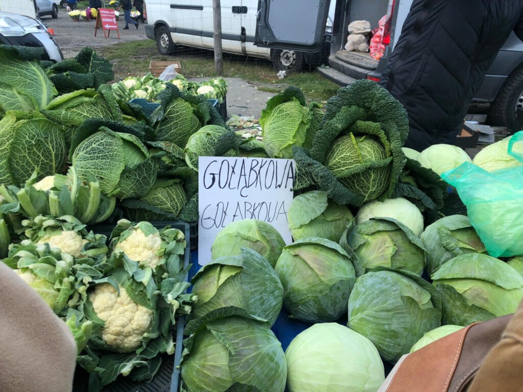 Konopie na targu w Biłgoraju. I kapusta  (foto) - Zdjęcie główne