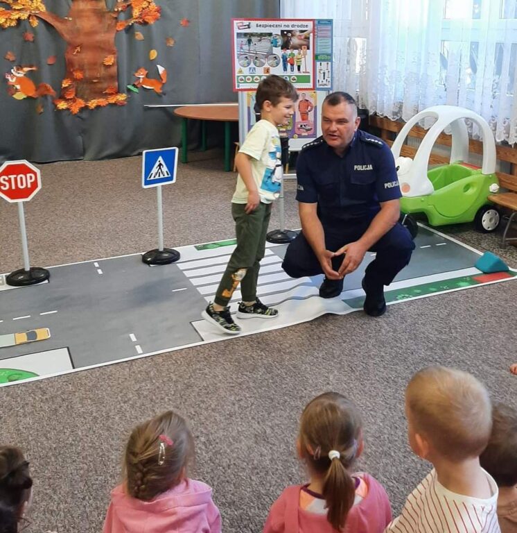 Dzielnicowy w szkole z Tarnogrodu (foto) - Zdjęcie główne