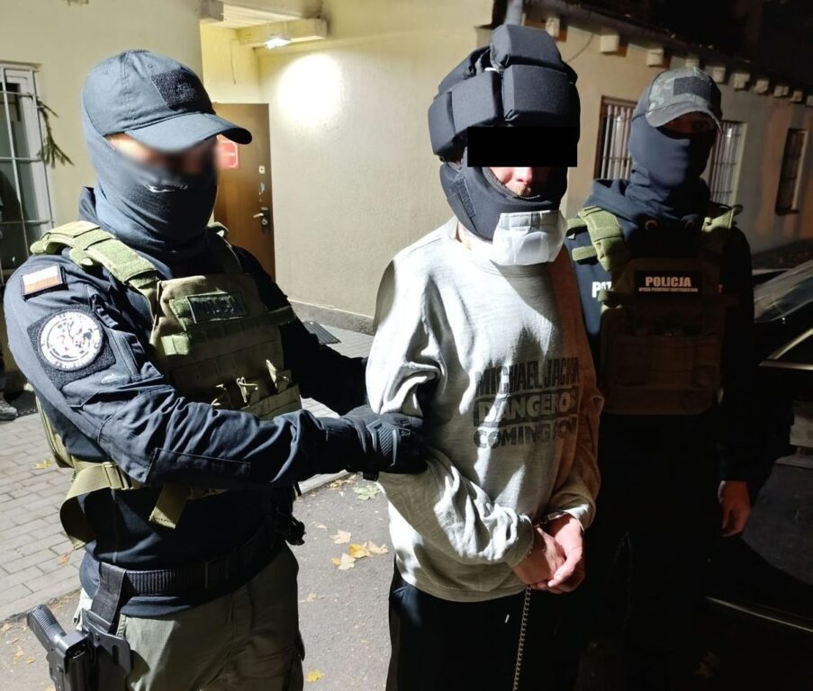 Bartłomiej B. był kompletnie zaskoczony. Wpadł na poddaszu (foto) - Zdjęcie główne