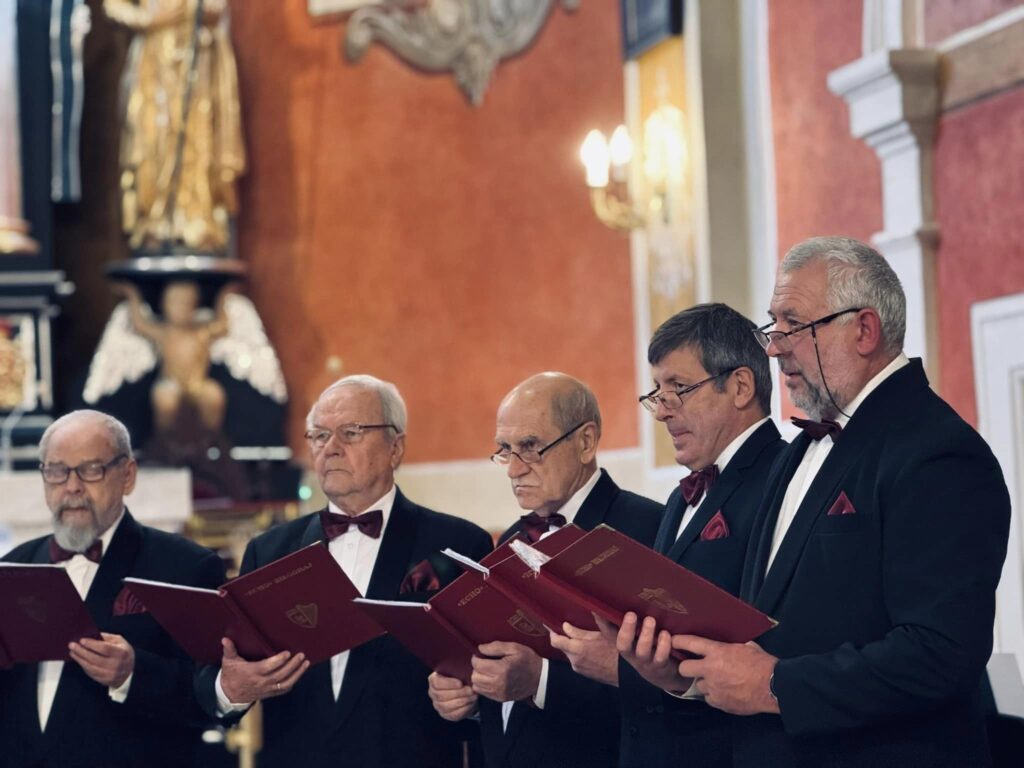 Chóry z powiatu w gorajskim kościele  (foto) - Zdjęcie główne