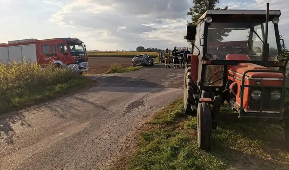 Wypadek w powiecie biłgorajskim. Jedna osoba w szpitalu - Zdjęcie główne