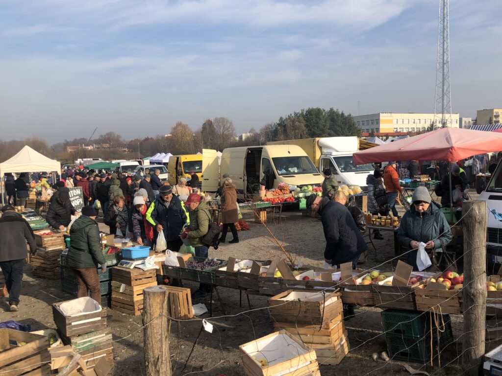 Królowe jesieni przejęły targ. Jakie dziś ceny? (foto) - Zdjęcie główne