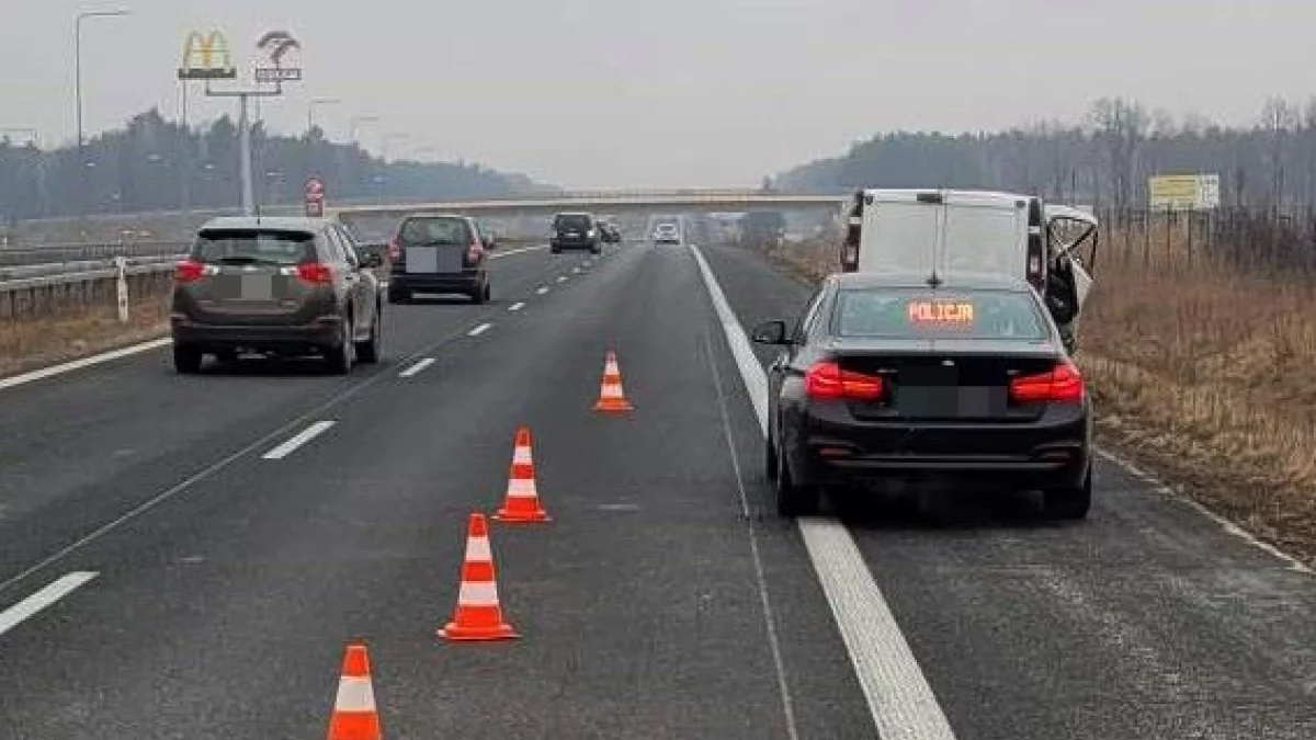 Pijany kierowca busa spowodował wypadek, po czym uciekł w pole... ale niedaleko - Zdjęcie główne